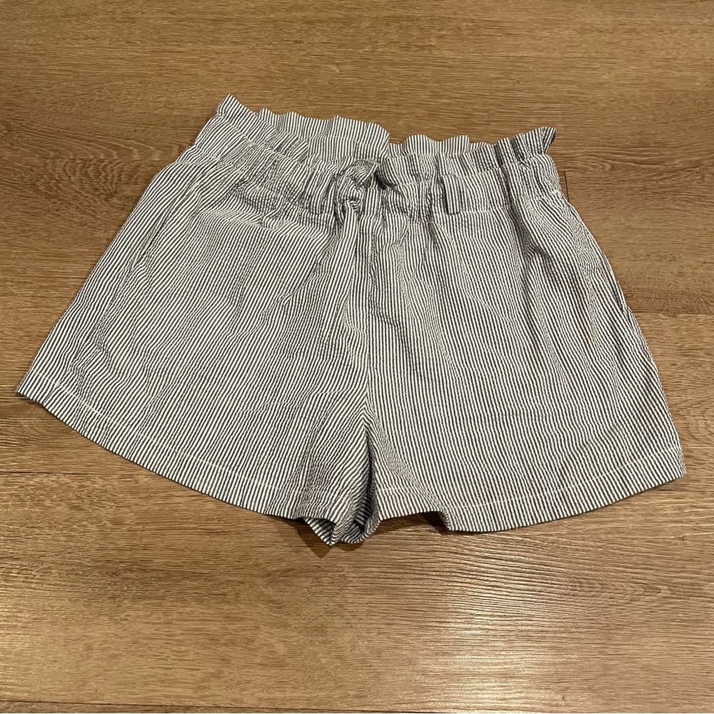 Have seersucker shorts blue white small